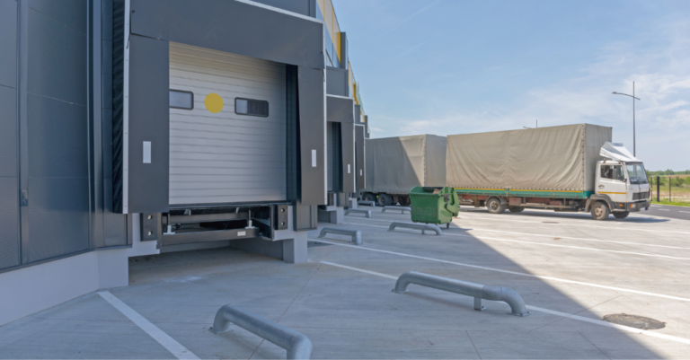 Loading and unloading of goods using new technologies