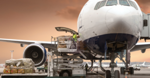 Transport lotniczy towarów – czym jest?